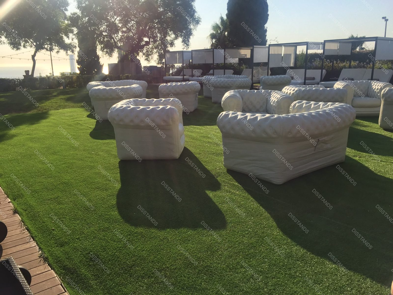 Césped Bredis 30MM - Zona chill out al amanecer