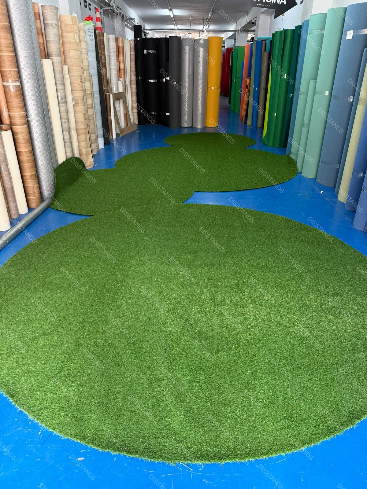 Césped Bredis 30MM - Isla de césped en showroom
