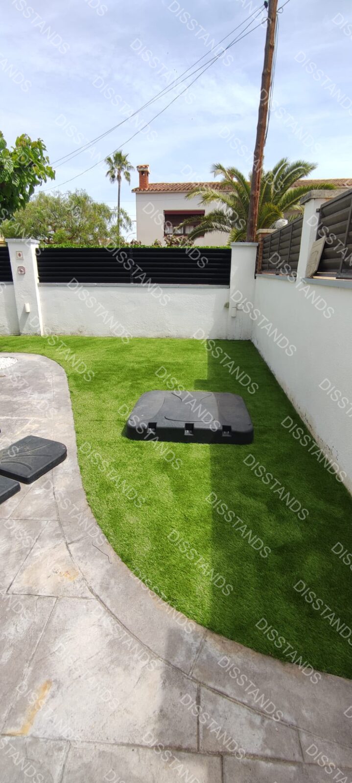Césped Bredis 30MM - Parterre curvo junto a la valla