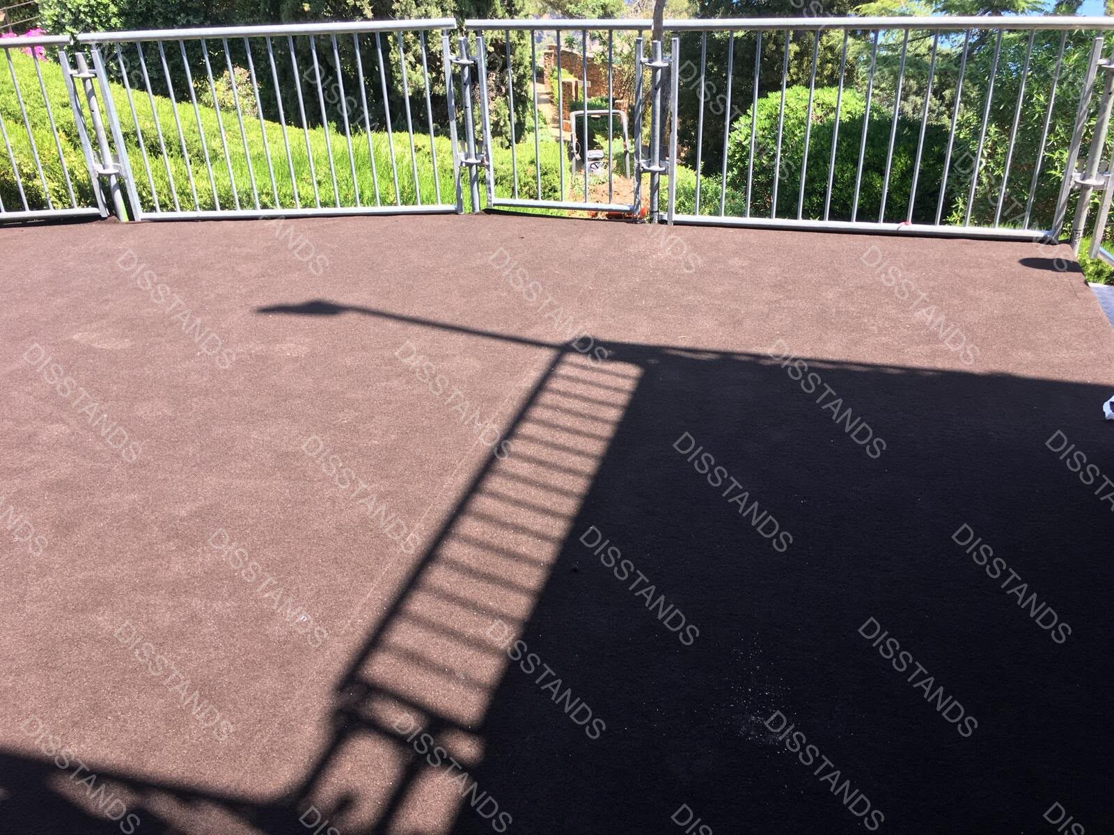 Césped Náutica y Piscinas Giardidis - Giardidis marrón para un concierto